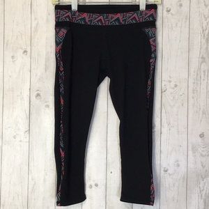 Women’s XS Black Fabletics Cropped Workout  Pants